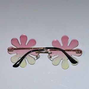 Groovy Flower Fashion Sunglasses